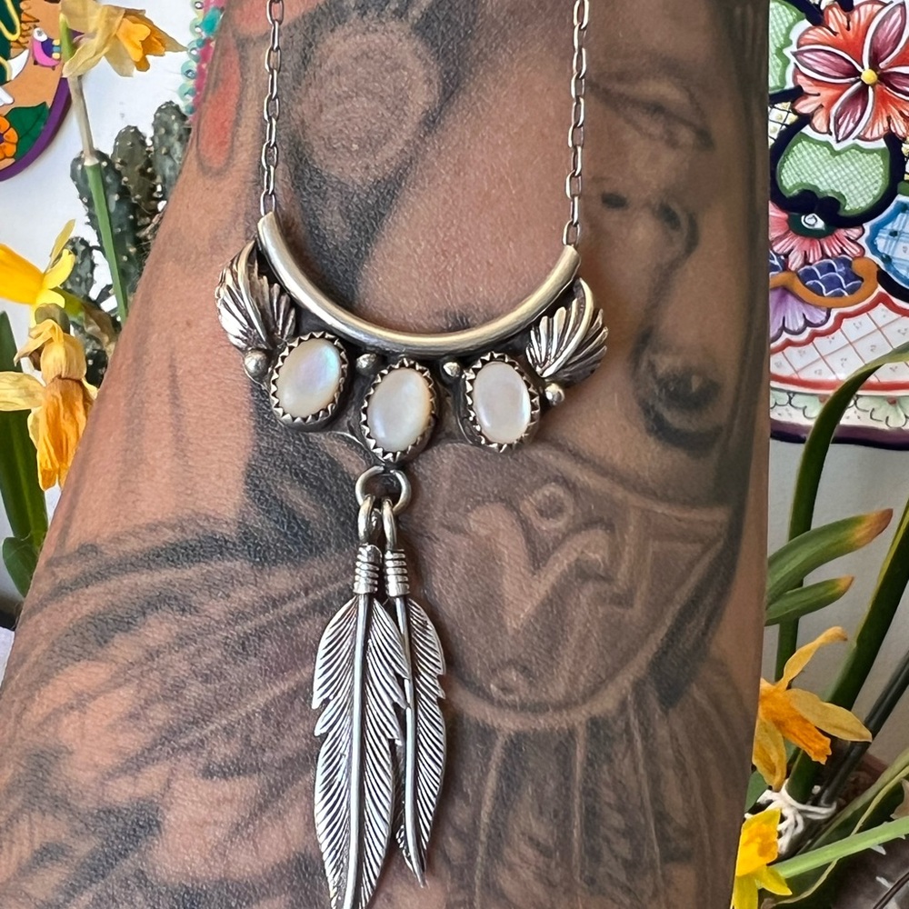 MOP 3 stone feather Necklace